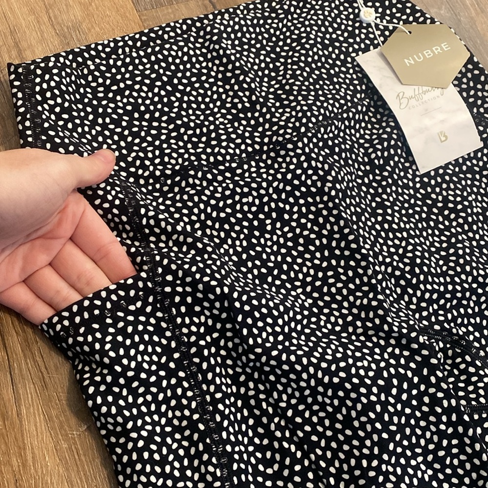 NWT Buffbunny Black and White Patterned Leggings - Picture 3 of 7